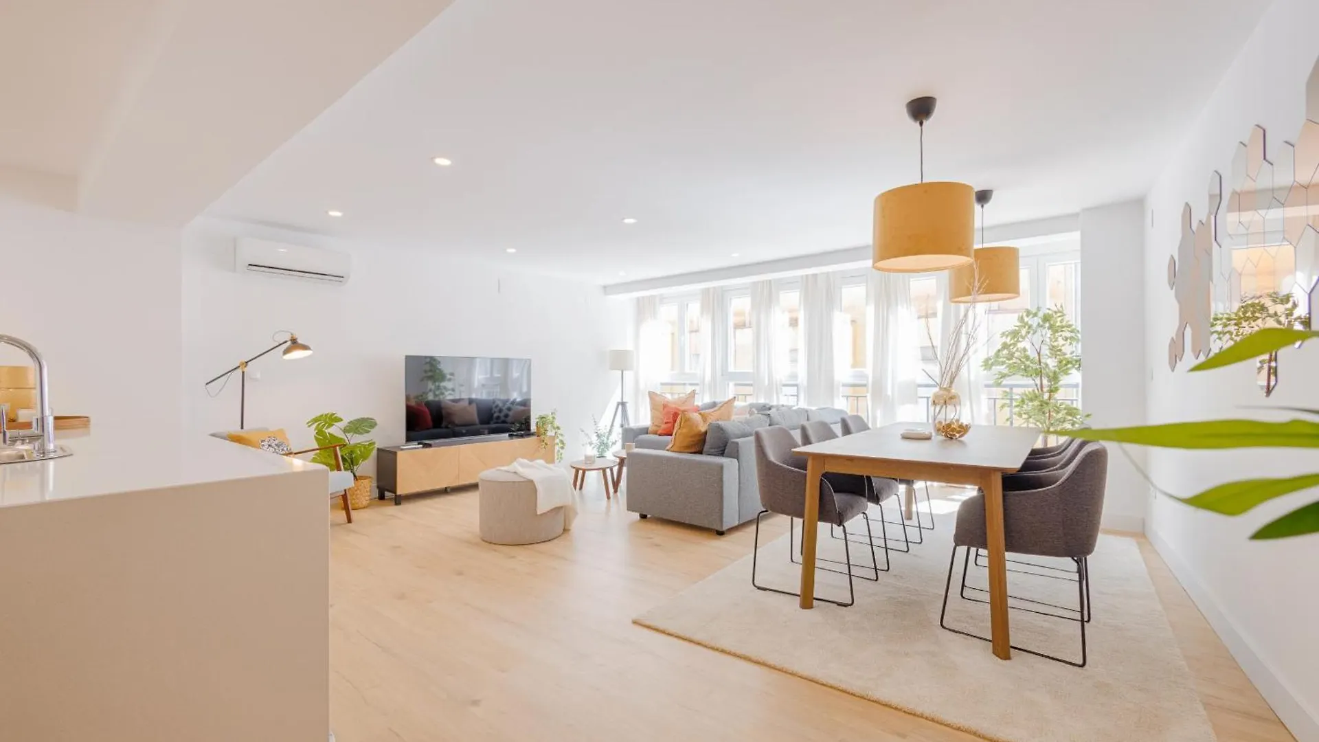 C26 Gorgeous 4 Bdrm Apartament In Plaza Uncibay Málaga España